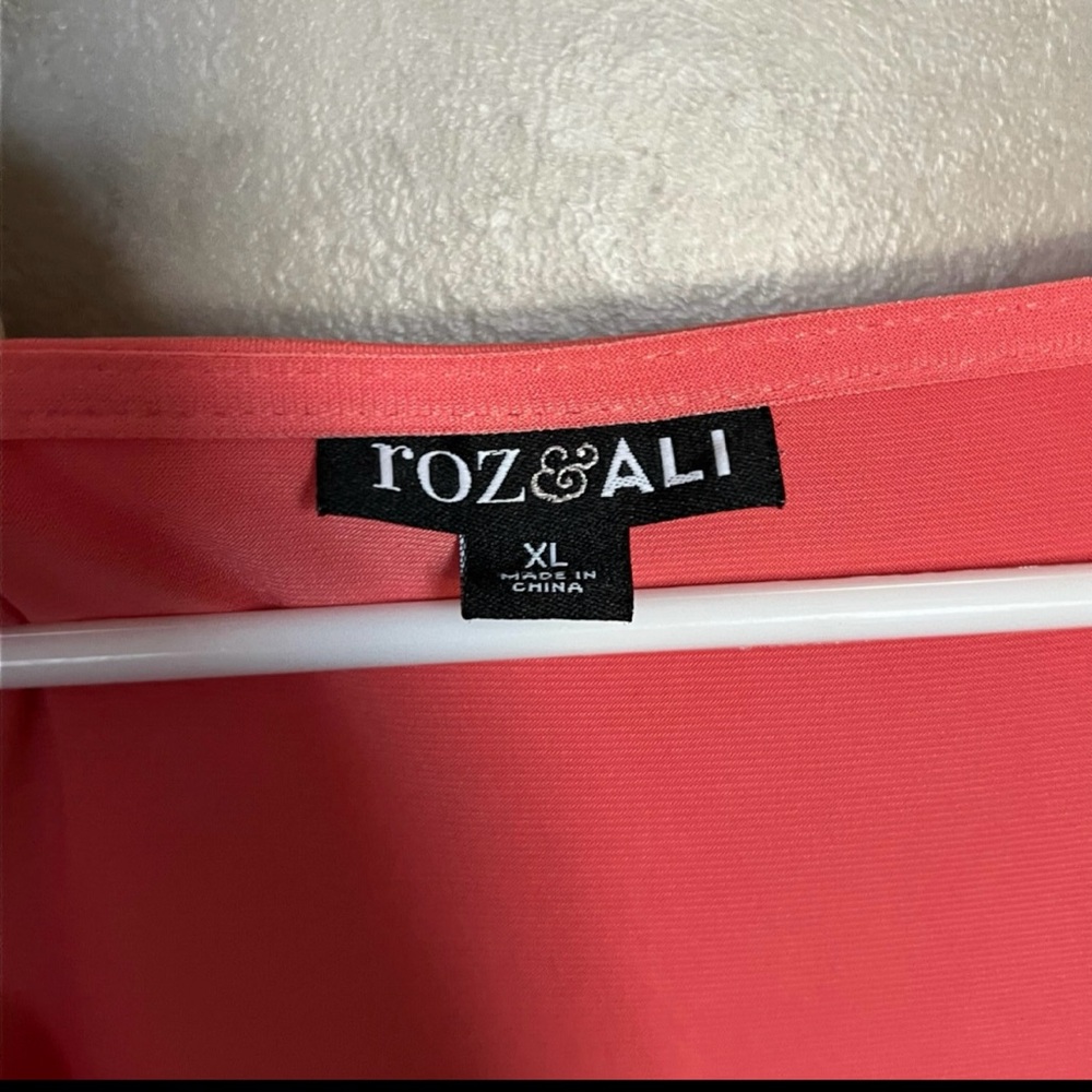 Roz & Ali Women’s Coral Pink Sleeveless Gold Zipper V-Neck Tank Top XL - Picture 3 of 8